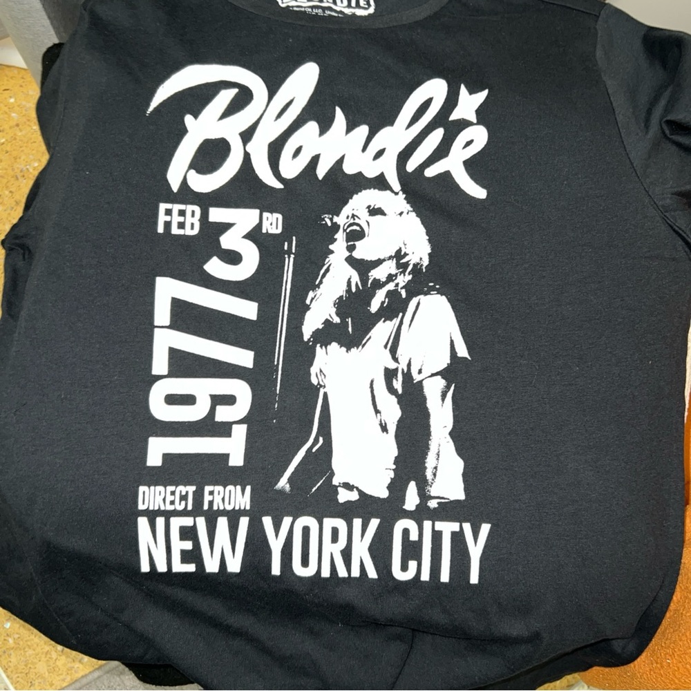 Black Graphic Blondie 1977 Rock band Black & White T-Shirt short sleeve Medium